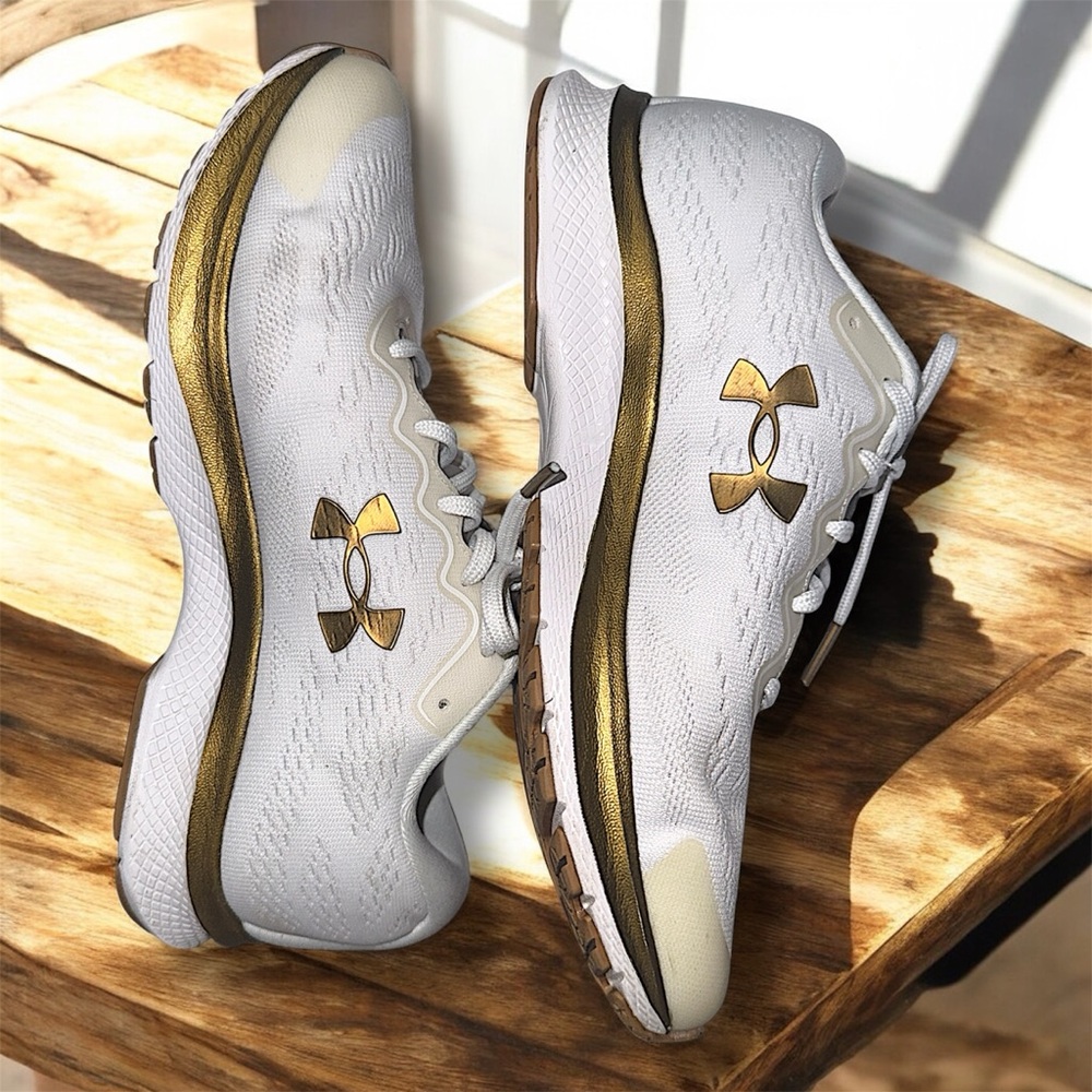 Under Armour White Sneakers, Christmas Gift, Holiday, Walking, Running Shoes sz6